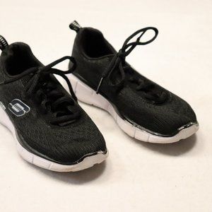 Brand New Girls Black Memory Foam Skechers Size 11